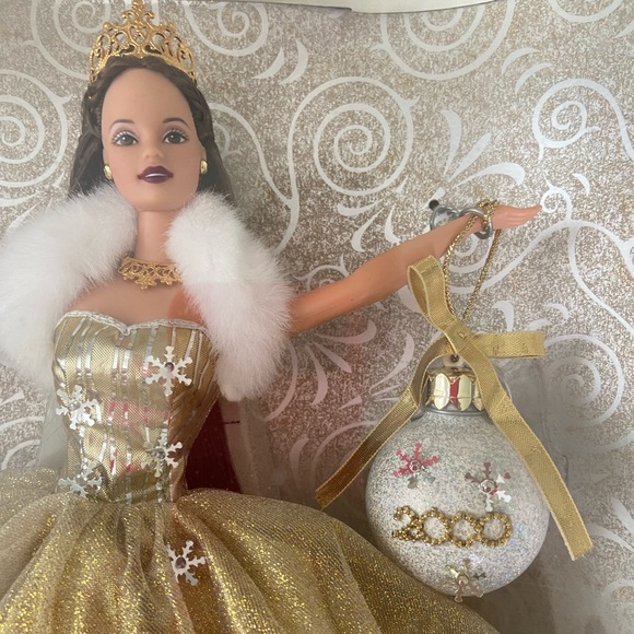 Special Edition 2000 Celebration Barbie - Picture 3 of 5